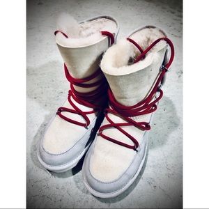 UGG Lodge Boots size 6